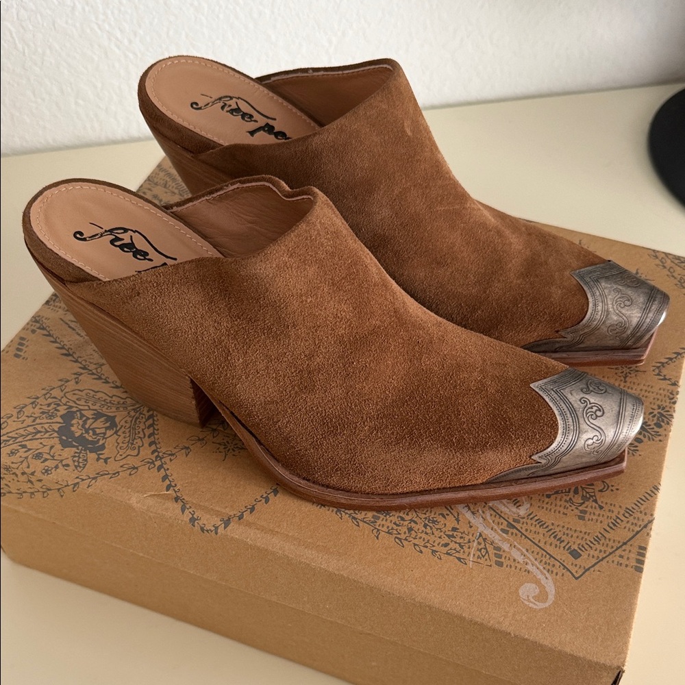 Brand New Free People Tan Suede Western Clogs